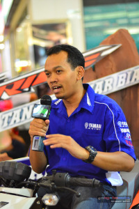 Mr. Ilham Wahyudi yang memberikan Product Knowledge