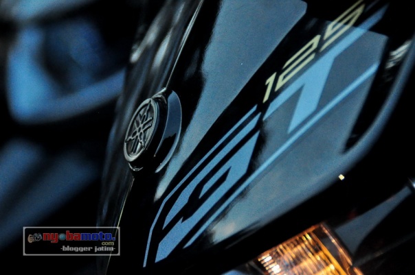 Yamaha GT125_Warna Hitam Depan Samping
