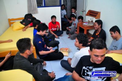 Yang jagongan ngomongin blacklist #ééhh