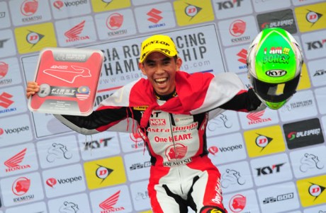 Gerry Salim Tim AHRT bersama Honda CBR250RR juara 1 Race 1 dan 2 Johor
