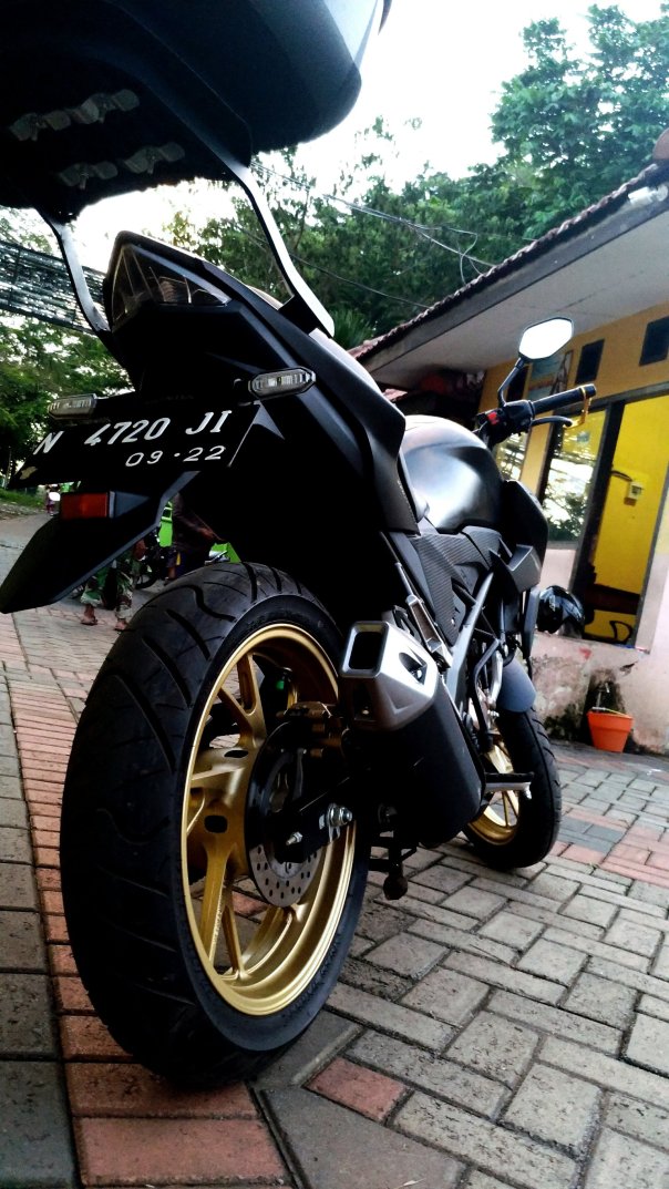 maisibi - honda new cb150r stallion black_2657729638..jpg